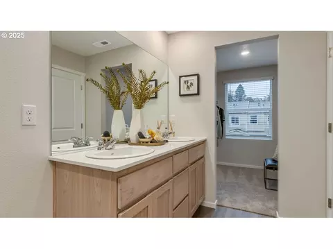 Bath - 1407 SE Rosefinch Ave, Gresham, OR 97080 photo 3 of 3