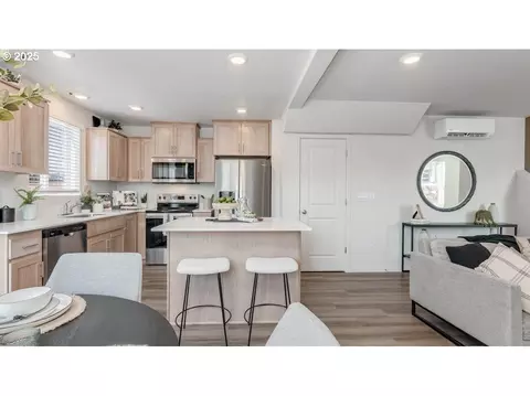 Kitchen - 1407 SE Rosefinch Ave, Gresham, OR 97080 photo 1 of 5