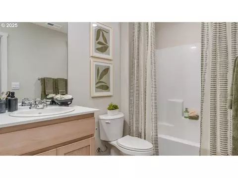 Bath - 1407 SE Rosefinch Ave, Gresham, OR 97080 photo 2 of 3