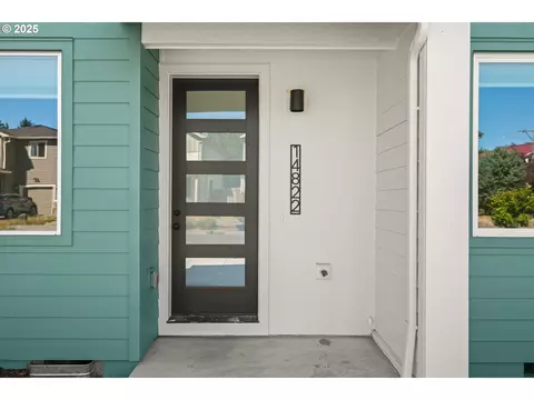 14822 NE Couch St #4, Portland, OR 97230