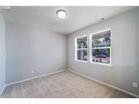 Bedroom - 5290 Squirrel St, Springfield, OR 97478 photo 1 of 7