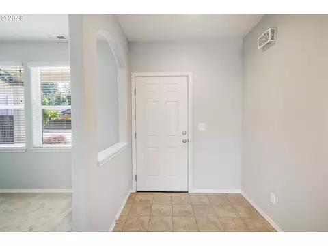 Entry Way - 5290 Squirrel St, Springfield, OR 97478 photo 1 of 4