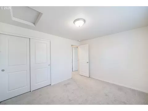 Bedroom - 5290 Squirrel St, Springfield, OR 97478 photo 5 of 7