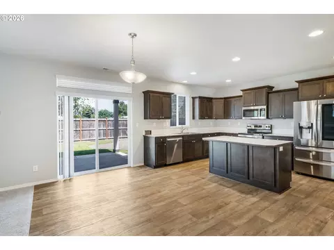 Kitchen - 5290 Squirrel St, Springfield, OR 97478 photo 4 of 4