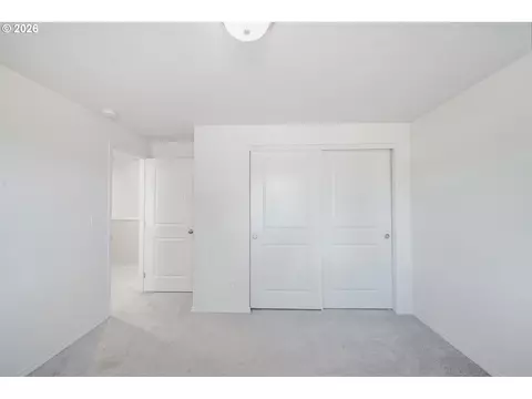 Bedroom - 5290 Squirrel St, Springfield, OR 97478 photo 3 of 7