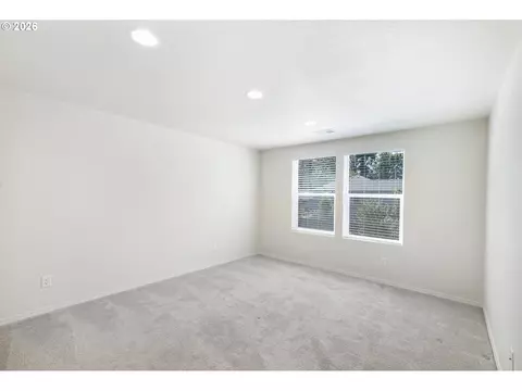 Bedroom - 5290 Squirrel St, Springfield, OR 97478 photo 7 of 7