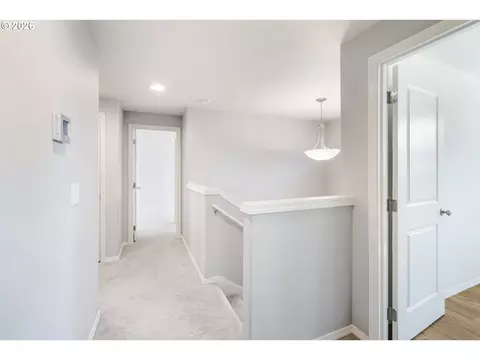 Entry Way - 5290 Squirrel St, Springfield, OR 97478 photo 3 of 4