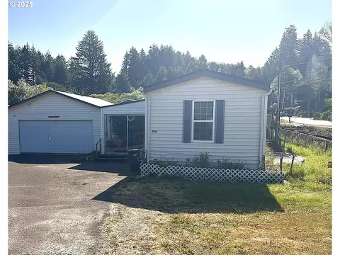 900 N 8th St, Lakeside, OR 97449
