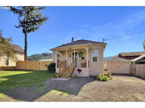 171 Hedrick Creek Ave, Drain, OR 97435