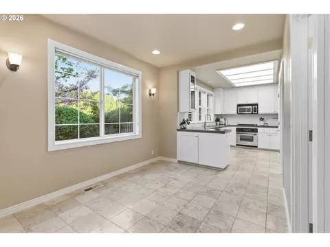 Kitchen - 482 Covey Ln, Eugene, OR 97401 photo 1 of 5