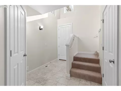 Entry Way - 482 Covey Ln, Eugene, OR 97401 photo 1 of 3