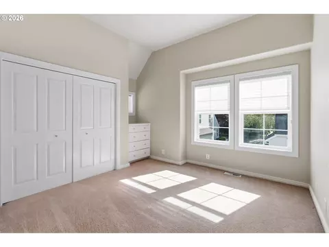 Bedroom - 482 Covey Ln, Eugene, OR 97401 photo 3 of 7