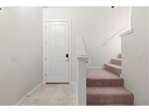 Entry Way - 482 Covey Ln, Eugene, OR 97401 photo 2 of 3