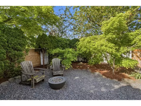 Exterior - 482 Covey Ln, Eugene, OR 97401 photo 6 of 8