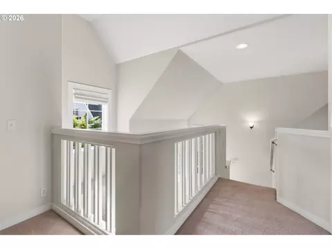 Entry Way - 482 Covey Ln, Eugene, OR 97401 photo 3 of 3