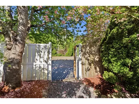 Exterior - 482 Covey Ln, Eugene, OR 97401 photo 8 of 8