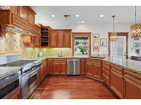 Kitchen - 6188 Fernhill Loop, Springfield, OR 97478 photo 3 of 7