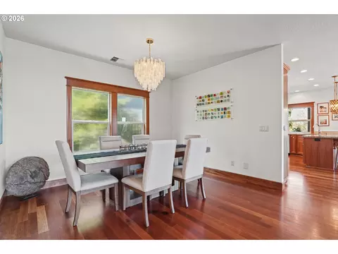 Dining - 6188 Fernhill Loop, Springfield, OR 97478 photo 2 of 3