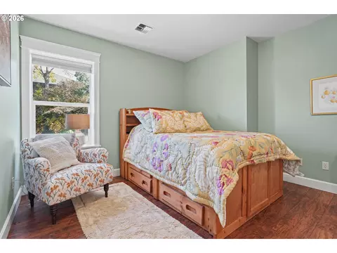 Bedroom - 6188 Fernhill Loop, Springfield, OR 97478 photo 5 of 5