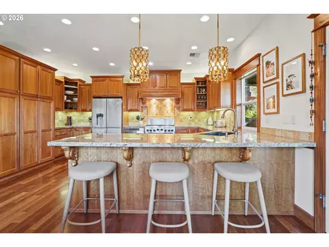 Kitchen - 6188 Fernhill Loop, Springfield, OR 97478 photo 6 of 7