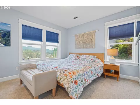 Bedroom - 6188 Fernhill Loop, Springfield, OR 97478 photo 4 of 5