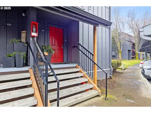 4 Touchstone #101, Lake Oswego, OR 97035