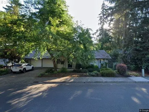 3677 Wilshire Ln, Eugene, OR 97405