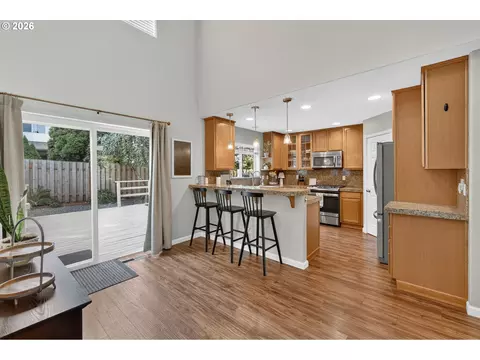 Kitchen - 6380 SE 31st Ter, Gresham, OR 97080 photo 6 of 6