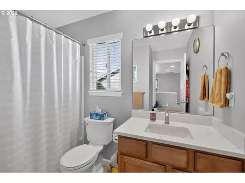 Bath - 6380 SE 31st Ter, Gresham, OR 97080 photo 4 of 4