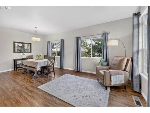Dining - 6380 SE 31st Ter, Gresham, OR 97080 photo 2 of 4