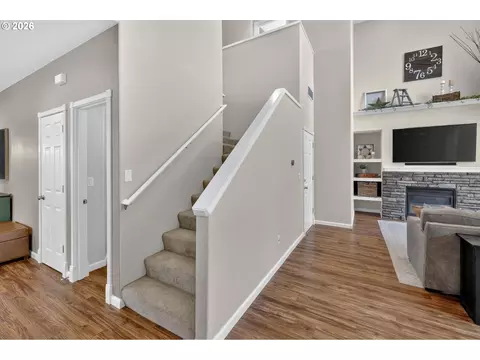 Entry Way - 6380 SE 31st Ter, Gresham, OR 97080 photo 3 of 5