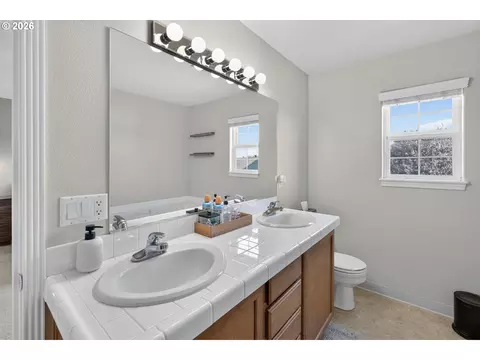 Bath - 6380 SE 31st Ter, Gresham, OR 97080 photo 3 of 4