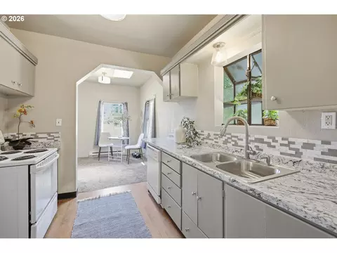 Kitchen - 3621 E Amazon Dr, Eugene, OR 97405 photo 8 of 9