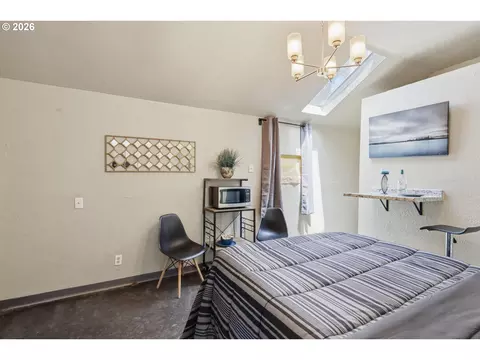 Bedroom - 3621 E Amazon Dr, Eugene, OR 97405 photo 10 of 10