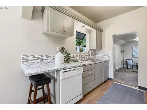 Kitchen - 3621 E Amazon Dr, Eugene, OR 97405 photo 3 of 9