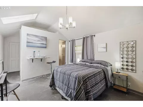 Bedroom - 3621 E Amazon Dr, Eugene, OR 97405 photo 6 of 10