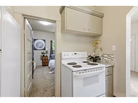 Kitchen - 3621 E Amazon Dr, Eugene, OR 97405 photo 7 of 9