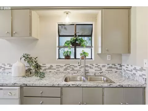 Kitchen - 3621 E Amazon Dr, Eugene, OR 97405 photo 5 of 9