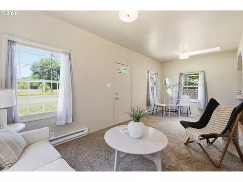 Living - 3621 E Amazon Dr, Eugene, OR 97405 photo 3 of 5