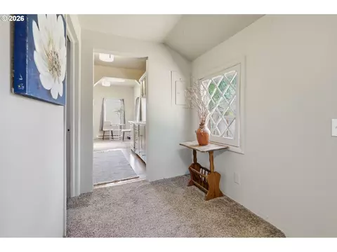 Entry Way - 3621 E Amazon Dr, Eugene, OR 97405 photo 1 of 2