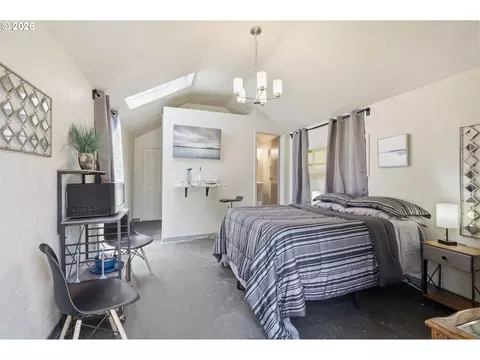 Bedroom - 3621 E Amazon Dr, Eugene, OR 97405 photo 1 of 10