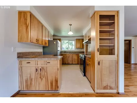 Kitchen - 4355 Pearl St, Eugene, OR 97405 photo 1 of 5