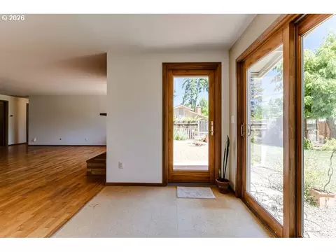 Entry Way - 4355 Pearl St, Eugene, OR 97405 photo 2 of 4