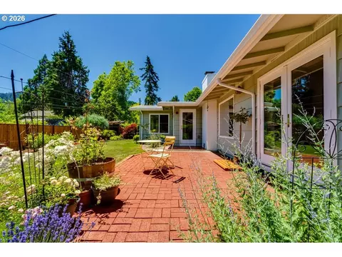 Exterior - 4355 Pearl St, Eugene, OR 97405 photo 2 of 12