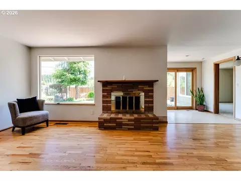 Living - 4355 Pearl St, Eugene, OR 97405 photo 5 of 8