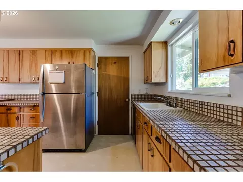 Kitchen - 4355 Pearl St, Eugene, OR 97405 photo 5 of 5