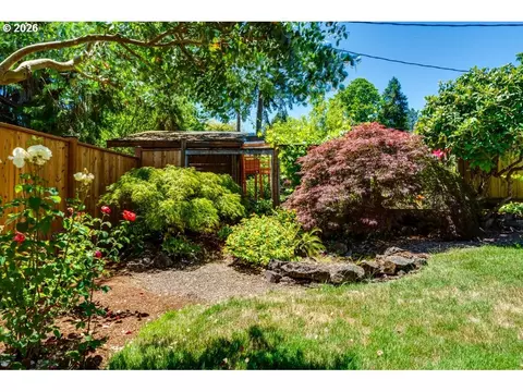 Exterior - 4355 Pearl St, Eugene, OR 97405 photo 11 of 12