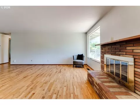 Living - 4355 Pearl St, Eugene, OR 97405 photo 7 of 8