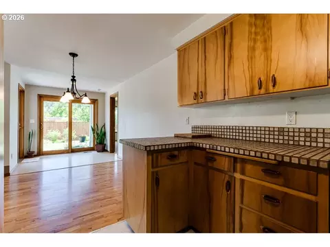 Kitchen - 4355 Pearl St, Eugene, OR 97405 photo 2 of 5