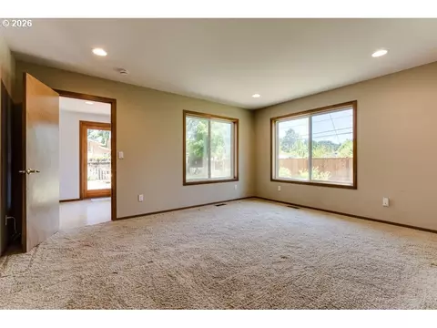 Living - 4355 Pearl St, Eugene, OR 97405 photo 8 of 8